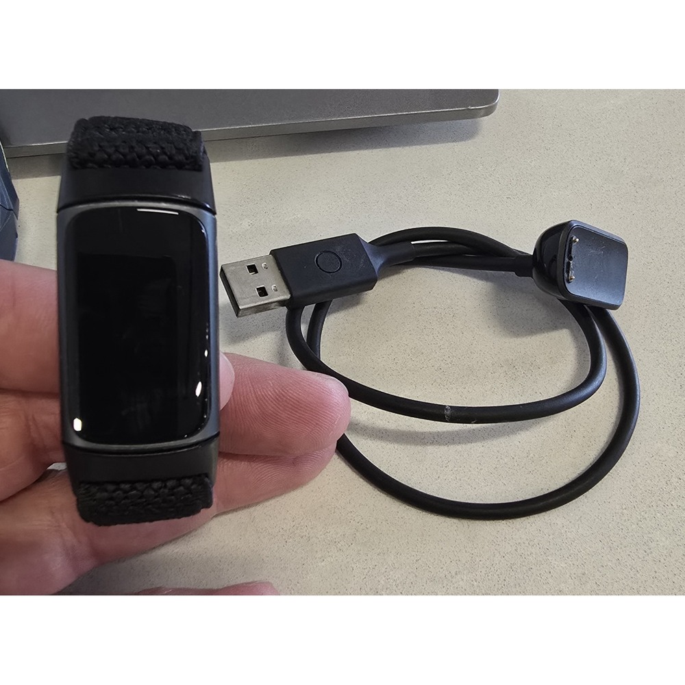 Fitbit Charge 5 w/ Charger - works - tested - Picture 3 of 8